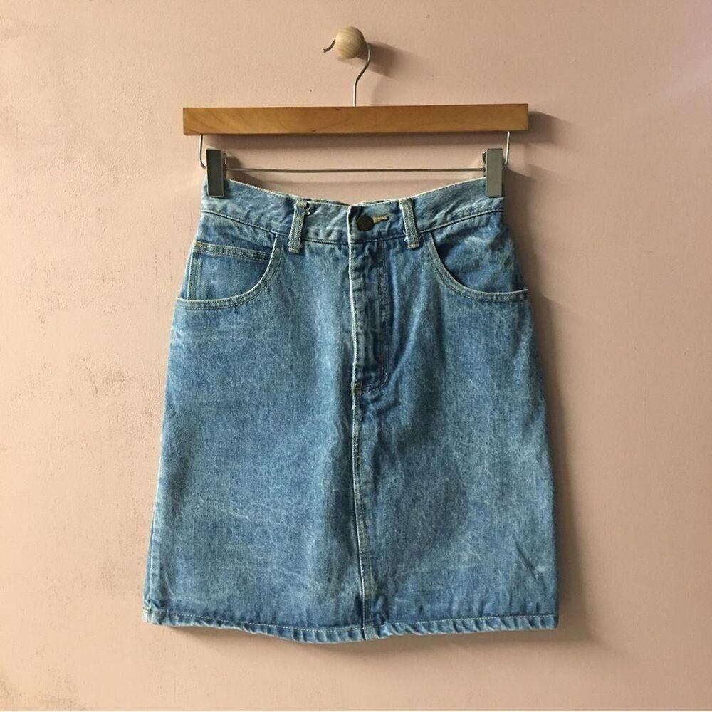 Vintage Classic Guess Medium Wash Blue Denim A-Line Skirt Size 27 | 24-25" W EUC